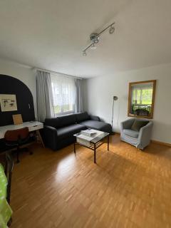 Quiet and sunny 2-room apartment with balcony - 1