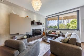 City Lights Apartment 2BR with Balcony by PikHost - 0