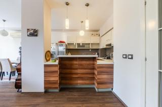 City Lights Apartment 2BR with Balcony by PikHost - 9