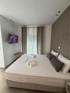AriAnna Boutique Apartments - 7