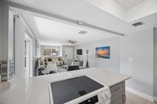 Modern Fully Furnished 3BR 2BA Orlando Home Near UCF Downtown Hospitals Disney and MCO with Free WiFi Garage Private Backyard Perfect for Families Business Travelers Vacation and Extended Stays - 9
