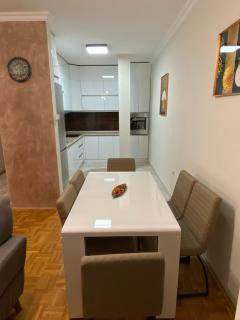 Stylish 3BR in Skopje Center 6 Guests WiFi - 8