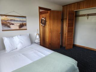 Beach Bum West-O Cabins - 5
