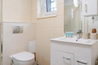 Staromiejska Comfort Apartment by BookingHost - 8