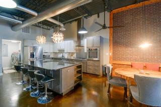 Industrial Dtwn Roanoke Loft w/ Private Hot Tub - 9