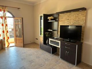 Private Detached House with Parking - Near Center - 4