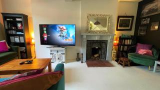 Cosy 2 Bed House 15-Min Walk to City - 9