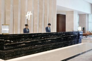 Holiday Inn Dubai Al-Maktoum Airport by IHG - Dubai - 2