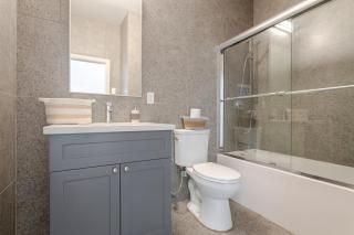 Urban 1BDR Apartment on Bishop -MTL Live Spot - 9