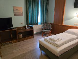 Hotel Zur Buche 24h Check-in, Free - 8