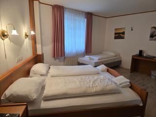 Hotel Zur Buche 24h Check-in, Free - 7