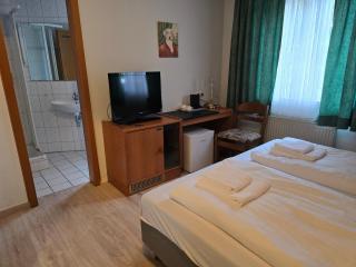 Hotel Zur Buche 24h Check-in, Free - 1