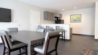Holiday Inn & Suites Philadelphia W - Drexel Hill by IHG - 8