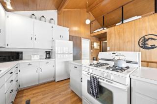 Secluded Lake Home - Dock Deck & Beach Access - 4