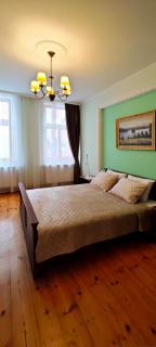 Amber Old Town Apartment - 9