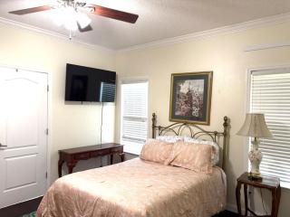 Taylor's Place - 6