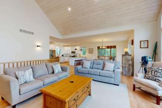 Lakefront Luxury Dock Game Room & Screened Porch - 4
