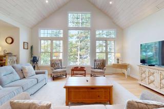 Lakefront Luxury Dock Game Room & Screened Porch - 9