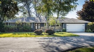 Eagle's Last Light- Lakefront Escape, Fire Pit, Pets & Scenic Views - 9