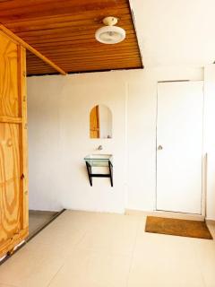 Cozy 5 Bedroom, 6 Bathroom Apartment - 9