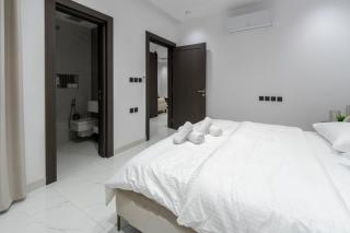 F8 - Family 4-Bed Apartment, Ground Floor - 4