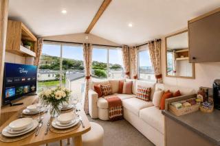 Sandy Toes New 2026 Stylish 2Bed Steps from Beach - 6