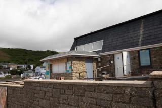 Sandy Toes New 2026 Stylish 2Bed Steps from Beach - 1