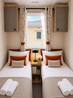 Sandy Toes New 2026 Stylish 2Bed Steps from Beach - 4