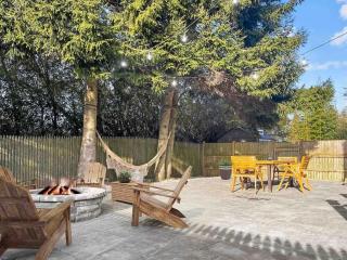 Quahog Cottage- Full Home with a private yard - 0