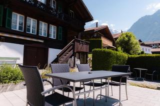 Cosy Swiss Apartment - 8