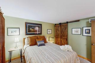 Moonridge Cottage - Suttons Bay - 2