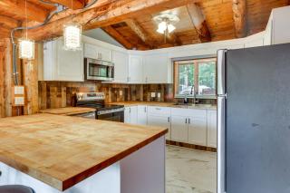 Classic New England Cabin on Belleau Lake - 7