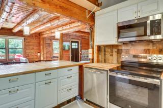 Classic New England Cabin on Belleau Lake - 4
