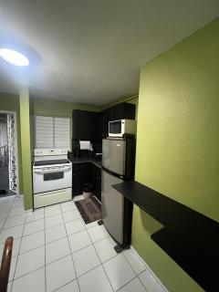 Grand One Bedroom Studio Apt - 2
