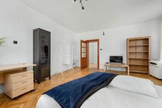 Przytulny Apartament Legionów z Parkingiem by Noclegi Renters - 3