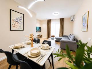 Matisse No12 - Luxury One Bedroom Apartment With Parking - 2