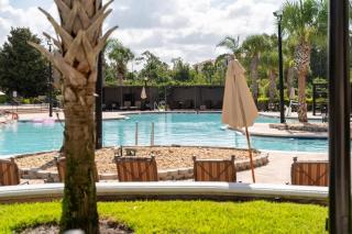 Lakeview Condo Private Jacuzzi & Resort Pool - 3