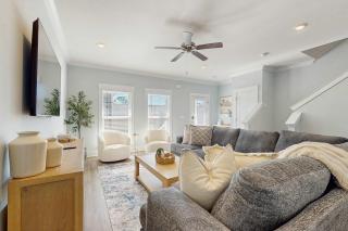 Nautical home downtown close to shopping restaurants and beaches - 0