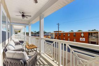 Nautical home downtown close to shopping restaurants and beaches - 7
