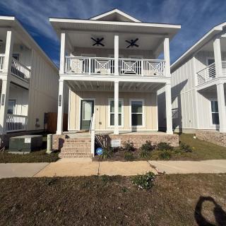 Nautical home downtown close to shopping restaurants and beaches - 6
