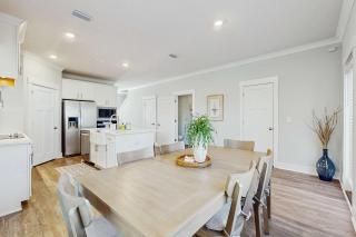 Nautical home downtown close to shopping restaurants and beaches - 3
