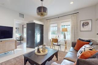 Historic downtown cottage with high-speed WiFi and central AC - dogs okay - 3