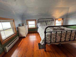 Mount Hope Bay Cottage - 9