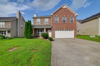 8 Mi to Fort Campbell! Family Home w/ Patio & Yard - 0