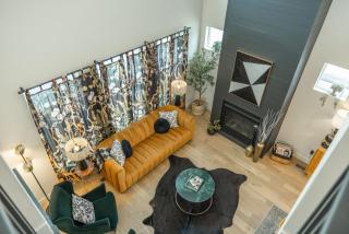 Midnight Manor-Modern-Spacious - 1