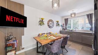 Prime Location Flat By GDE Properties Short Term Lets Nottingham Near QMC - 4
