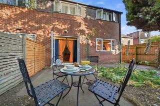 Prime Location Flat By GDE Properties Short Term Lets Nottingham Near QMC - 9