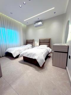 Luxury 3-Bedroom Family Apartment, Prime Location, Free WiFi & Free Parking - 6