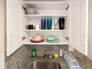 Nice 2 Twin bedroom - Best central location in Miami - Luggage storage, parking and Laundry for free!!!! - 2