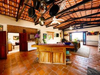 Mountain Paradise Cottage With a Pool - 9